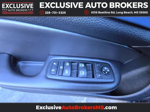 Used 2015 Chrysler 200 S w/ Comfort Group image 31