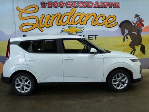 Used 2022 Kia Soul LX w/ Technology Package image 1