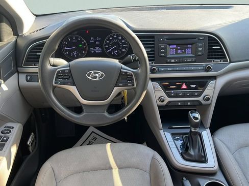 Used 2018 Hyundai Elantra SE FWD image 11
