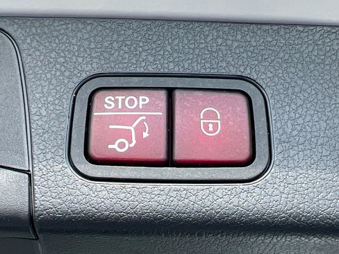 Used 2024 Mercedes-Benz GLB 250 image 19