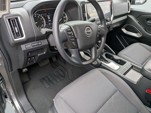 Certified 2025 Nissan Frontier SV AWD/4WD image 10