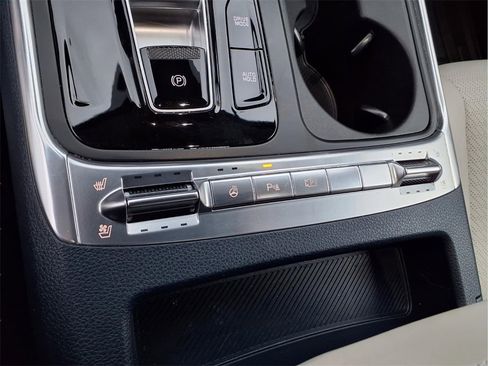 Used 2025 Kia Carnival SX Prestige image 25