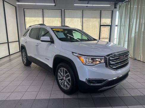 Used 2018 GMC Acadia SLE w/ Driver Alert Package I FWD image 2