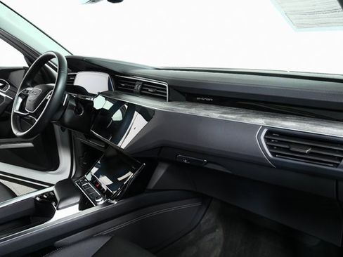 Used 2024 Audi Q8 e-tron Premium Plus image 25