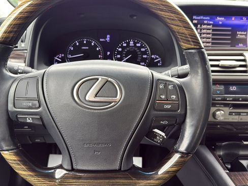 Used 2016 Lexus LS 460 w/ Comfort Package image 14