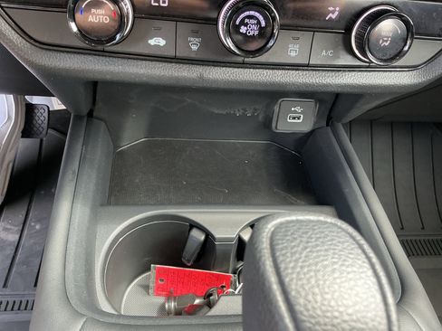 Used 2025 Honda HR-V LX image 19
