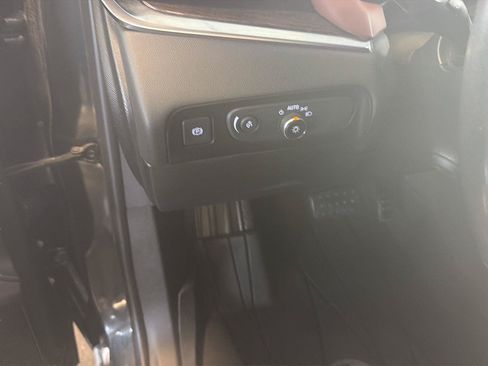 Used 2019 Buick Enclave Avenir w/ Avenir Technology Package AWD/4WD image 8