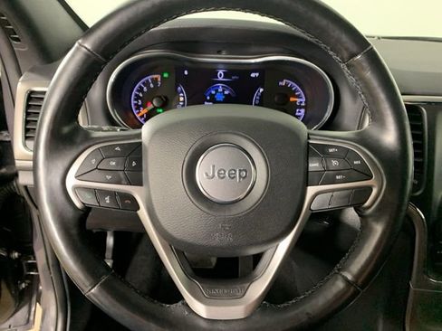 Used 2021 Jeep Grand Cherokee Laredo w/ Security & Convenience Group AWD/4WD image 20