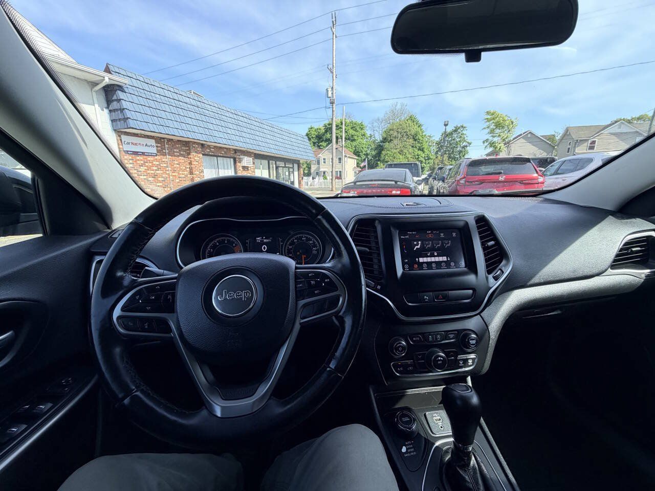 Used 2019 Jeep Cherokee Latitude Plus w/ Cold Weather Group AWD/4WD image 4
