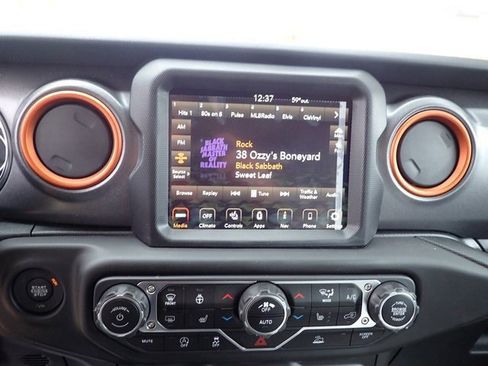 Used 2023 Jeep Gladiator Mojave w/ Cold Weather Group image 18