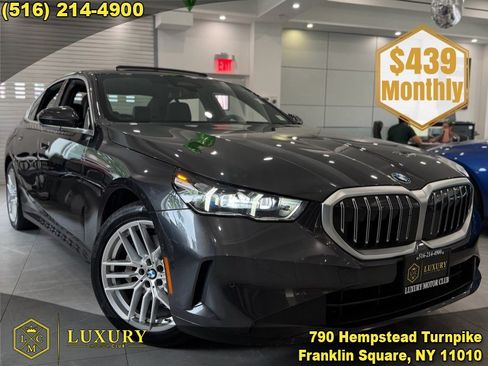 Used 2025 BMW 530i RWD image 1