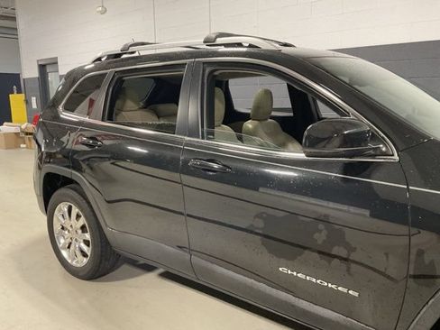 Used 2015 Jeep Cherokee Limited w/ Luxury Group AWD/4WD image 4