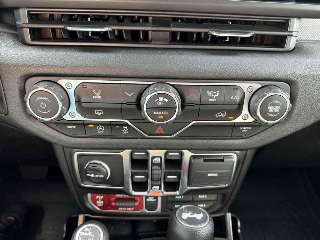 Used 2025 Jeep Wrangler Unlimited Sport AWD/4WD image 17