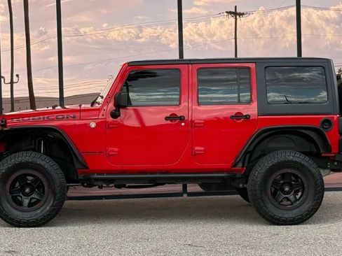 Used 2015 Jeep Wrangler Unlimited Rubicon w/ Connectivity Group AWD/4WD image 4