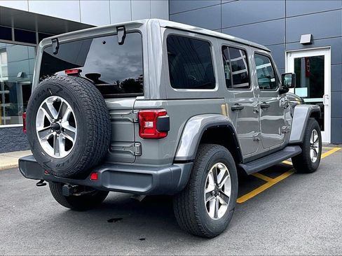Used 2022 Jeep Wrangler Unlimited Sahara w/ LED Lighting Group AWD/4WD image 4
