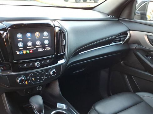 Used 2023 Chevrolet Traverse LT image 13