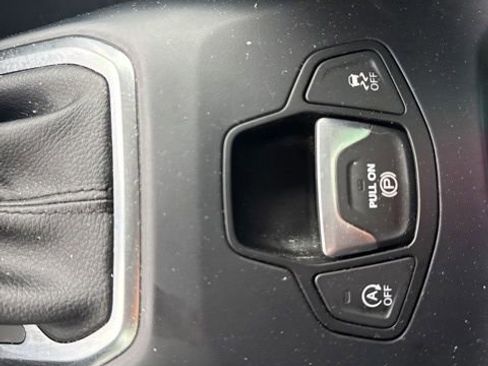 Used 2023 Jeep Renegade Latitude AWD/4WD image 23
