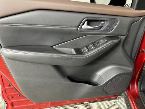 Used 2023 Nissan Rogue SL image 10