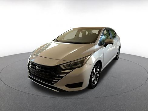 Used 2025 Nissan Versa SV image 7