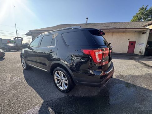 Used 2018 Ford Explorer XLT w/ Equipment Group 202A AWD/4WD image 4