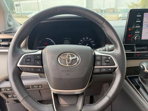 Used 2021 Toyota Sienna XLE w/ XLE Plus Package AWD/4WD image 18