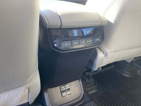 Used 2024 Toyota Highlander XLE image 17
