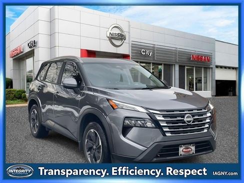 Used 2024 Nissan Rogue SV w/ SV Premium Package image 1