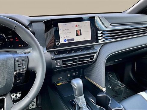 Used 2025 Toyota Camry SE image 9