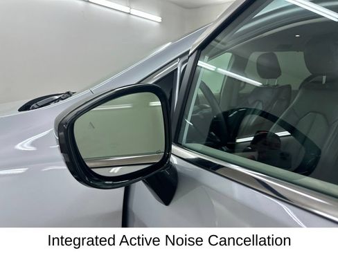 Used 2024 Chrysler Pacifica Touring-L FWD image 19