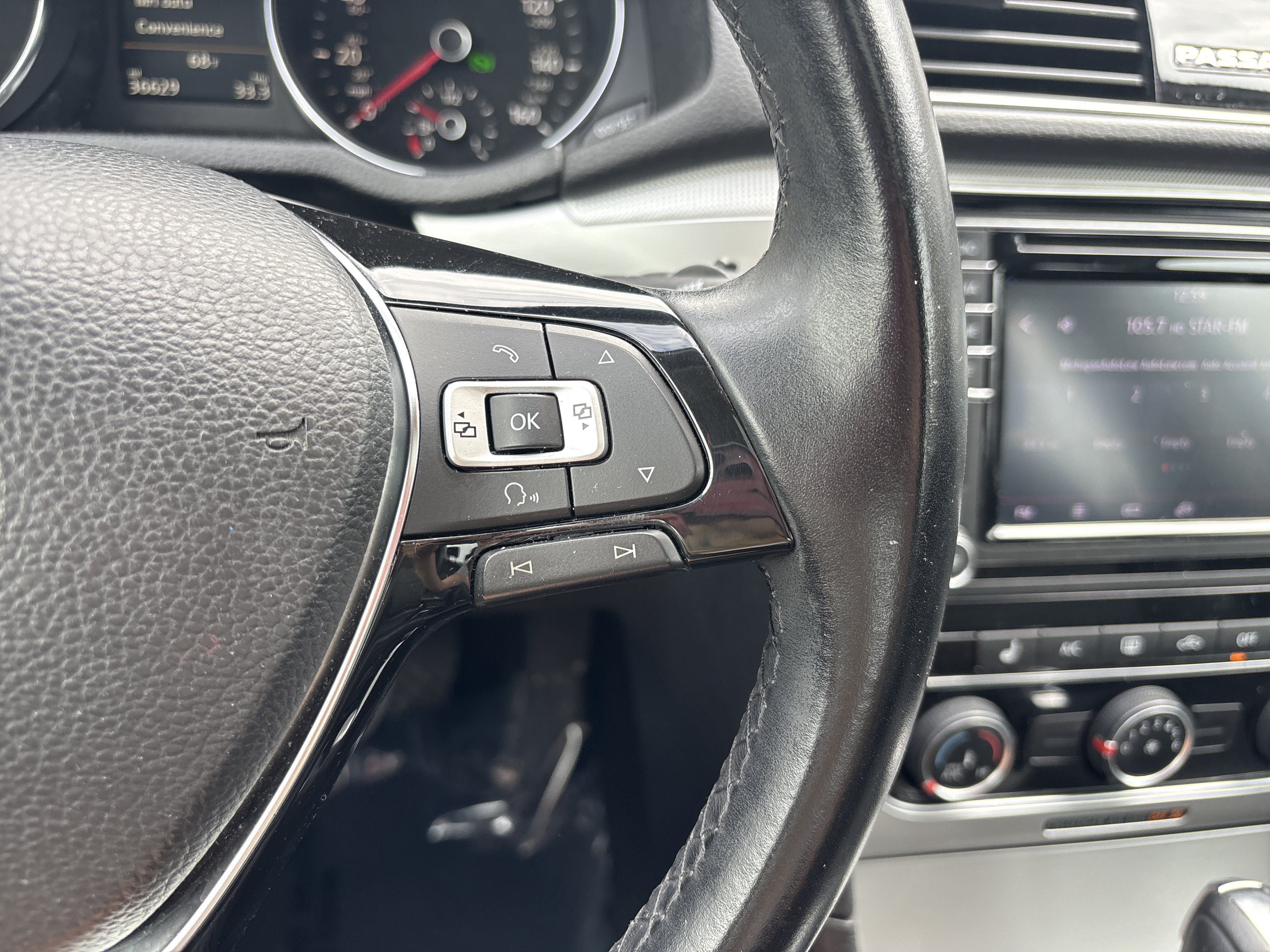 Used 2019 Volkswagen Passat 2.0T Wolfsburg w/ Wheels & Sunroof Package FWD image 28