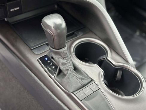 Used 2024 Toyota Camry SE image 13
