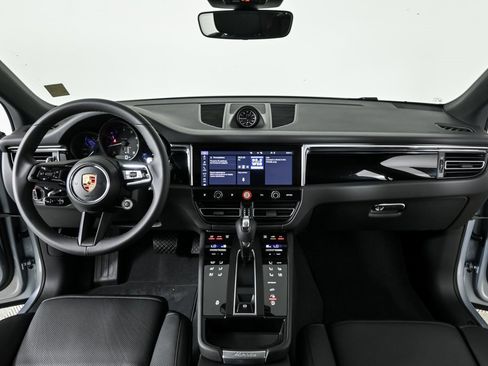 New 2026 Porsche Macan image 18