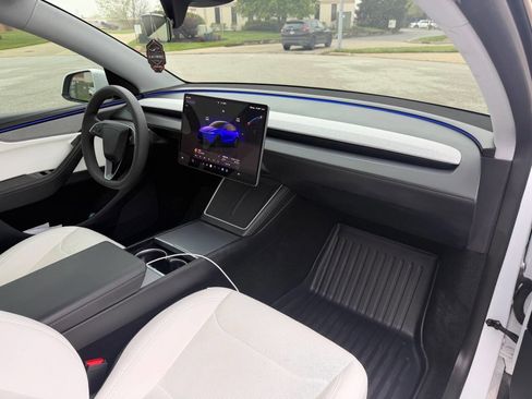 Used 2026 Tesla Model Y Long Range AWD/4WD image 7