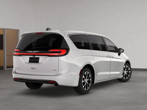 New 2026 Chrysler Pacifica Select image 5