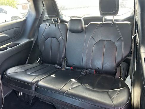 Used 2020 Chrysler Pacifica Touring-L Plus FWD image 33