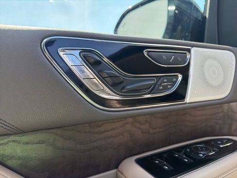 Used 2022 Lincoln Navigator Reserve AWD/4WD image 25