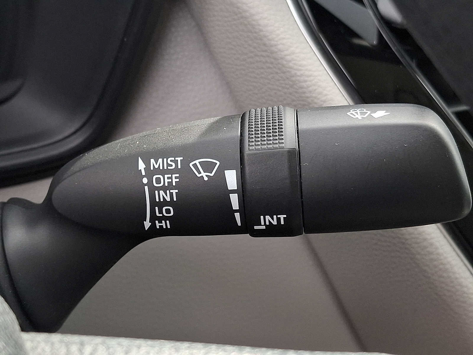 Used 2020 Toyota Corolla LE FWD image 19