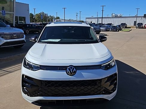 New 2026 Volkswagen Tiguan SE R-Line image 2