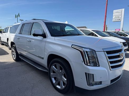 Used 2018 Cadillac Escalade ESV Luxury RWD image 10