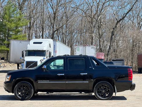 Used 2012 Chevrolet Avalanche LTZ AWD/4WD image 3