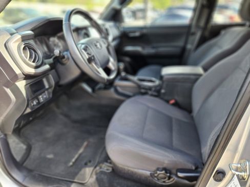 Used 2019 Toyota Tacoma TRD Off-Road image 19
