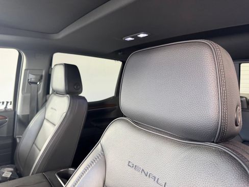 Used 2023 GMC Sierra 1500 Denali w/ Denali Reserve Package AWD/4WD image 10