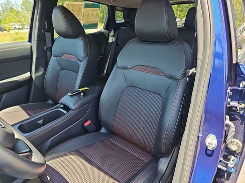 Used 2025 Nissan Kicks SR FWD image 19