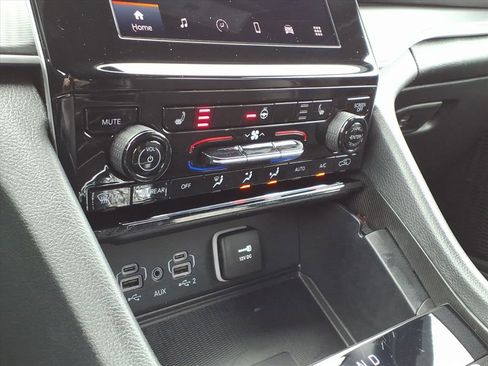 Used 2024 Jeep Grand Cherokee L Altitude image 10