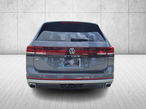 New 2026 Volkswagen Atlas Peak Edition image 4