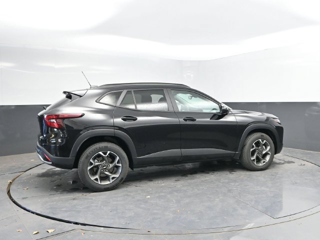 Used 2024 Chevrolet Trax LT FWD image 2