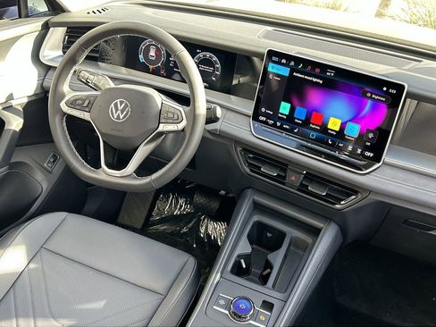 New 2026 Volkswagen Tiguan SE FWD image 10