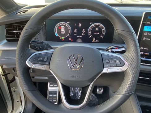 New 2026 Volkswagen Tiguan SE R-Line FWD image 19