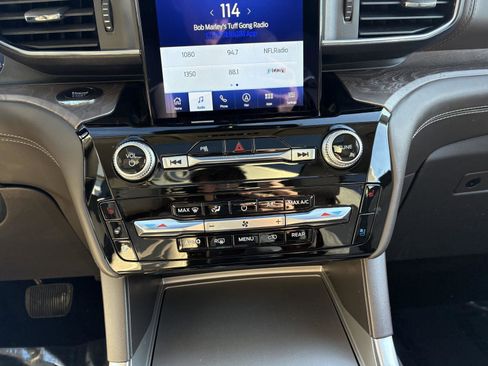 Used 2023 Ford Explorer Platinum w/ Technology Package image 15