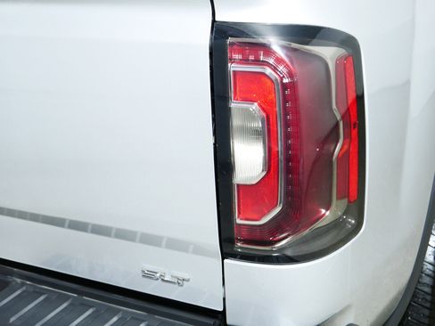 Used 2018 GMC Sierra 1500 SLT AWD/4WD image 17